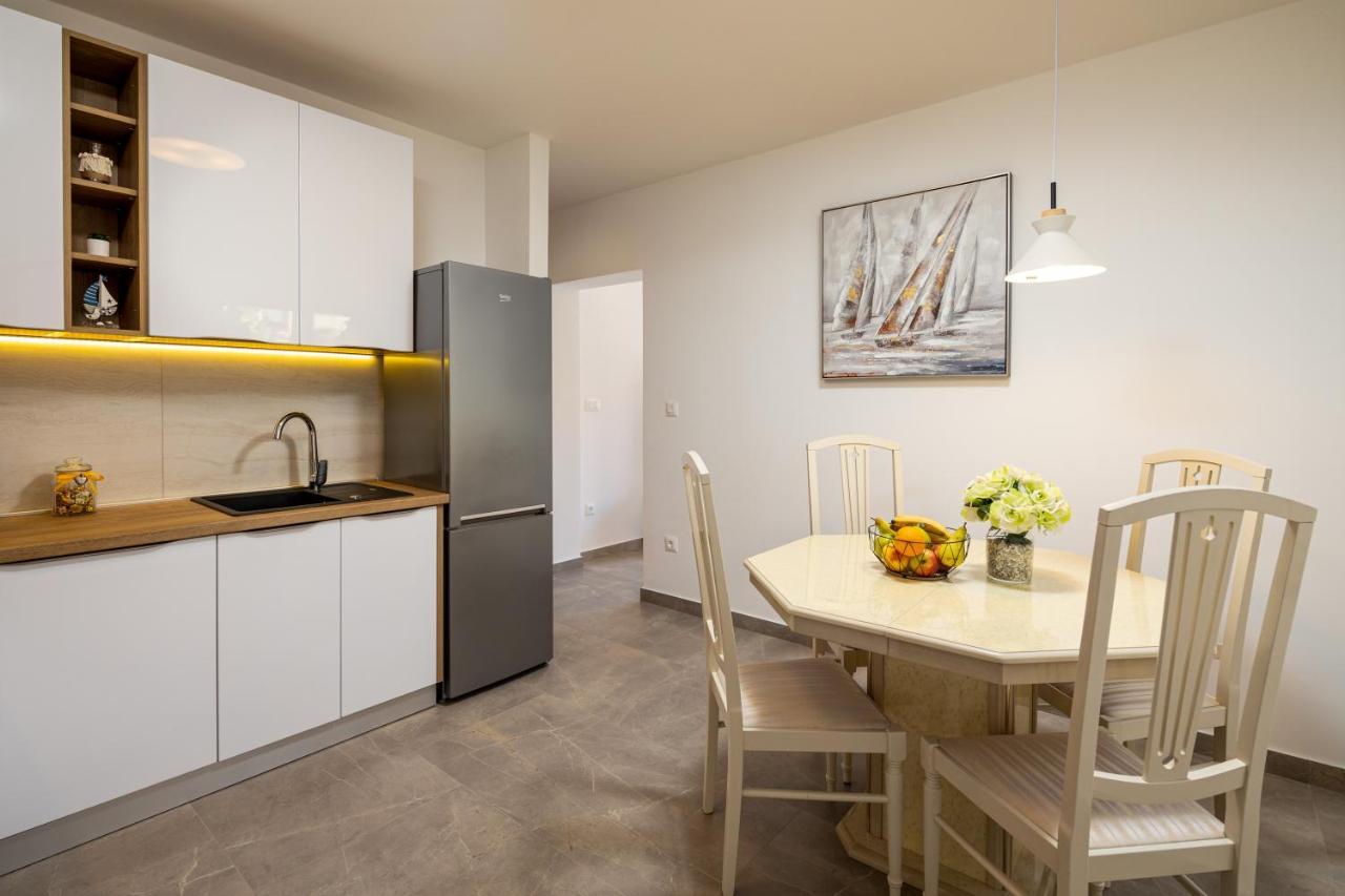 Apartment Navika Omiš Екстериор снимка