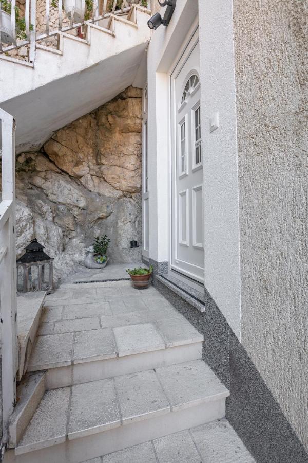 Apartment Navika Omiš Екстериор снимка