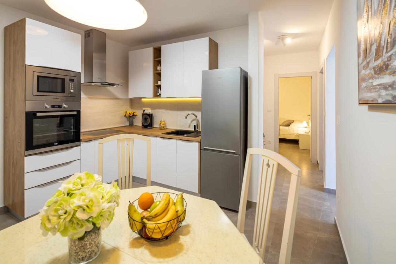 Apartment Navika Omiš Екстериор снимка