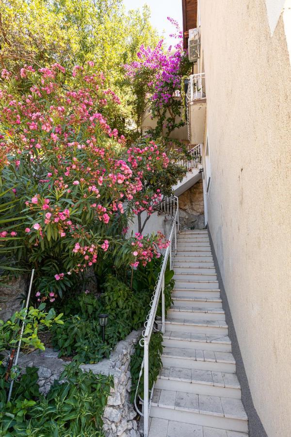 Apartment Navika Omiš Екстериор снимка