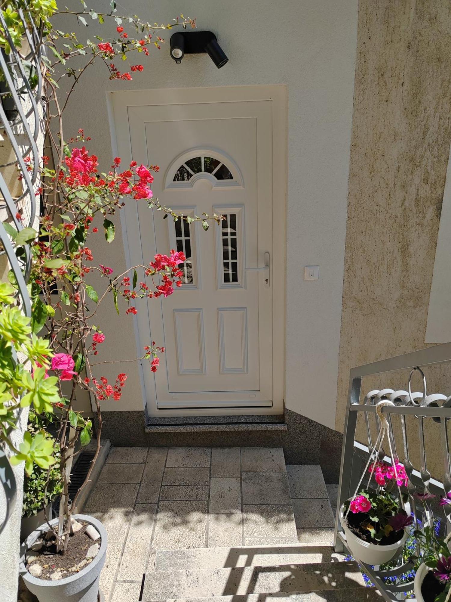 Apartment Navika Omiš Екстериор снимка